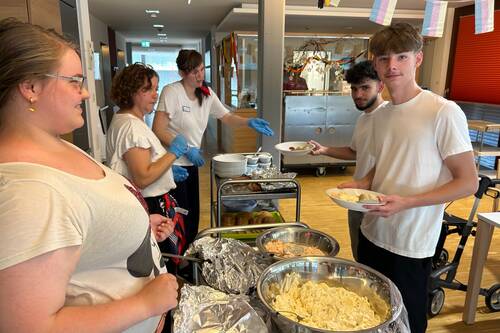 GWU1 des Wirtschaftsgymnasiums BK Wesel unterstützte Sommerfest von Seniorenzentrum