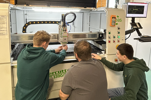 Neuer Metalllaser stärkt das schulische FabLab